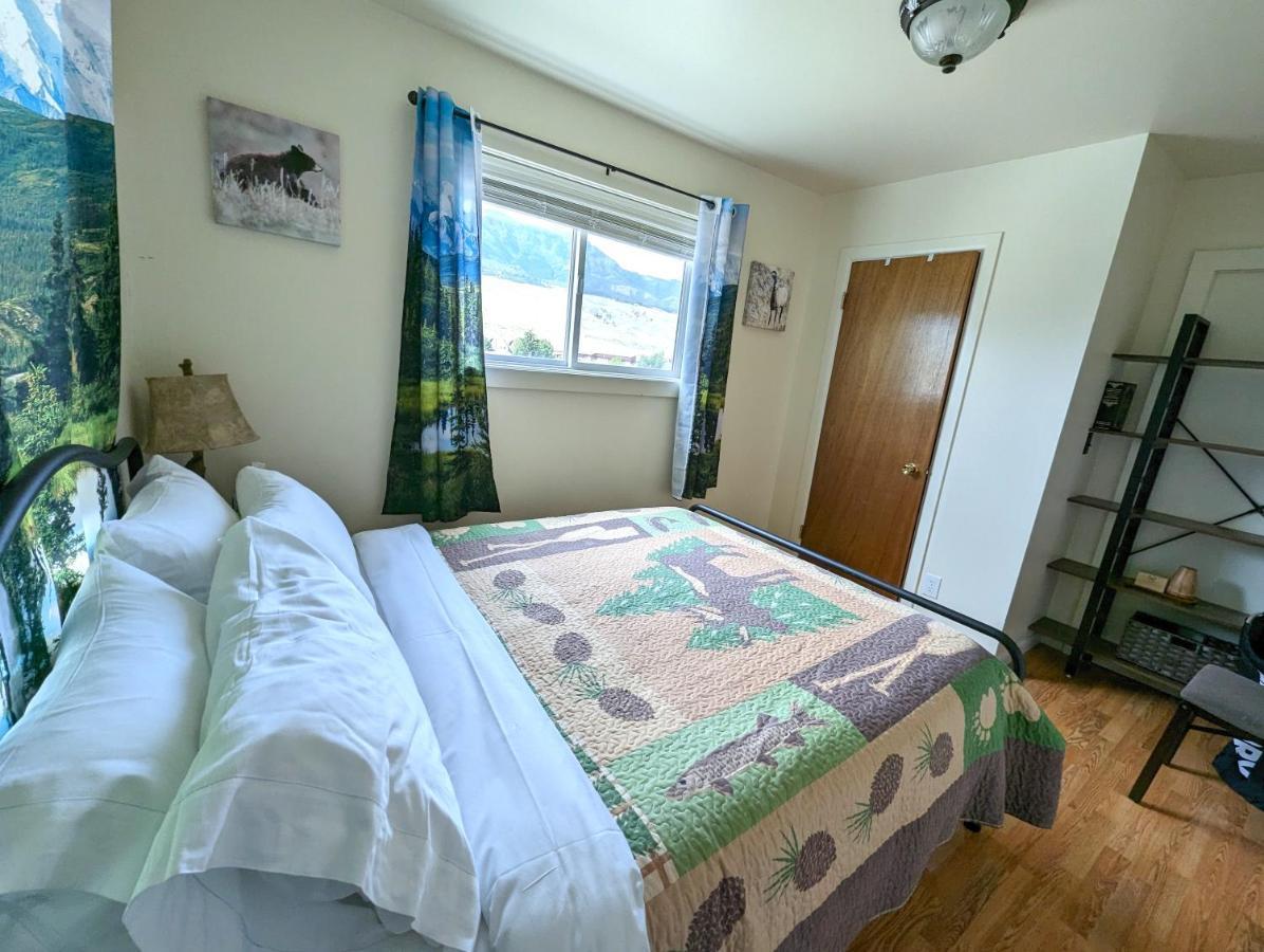 Yellowstone Treasure Guesthouses On The River ガーディナー エクステリア 写真